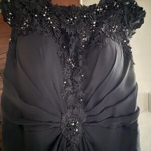 Elegant Black Lace Evening Dress